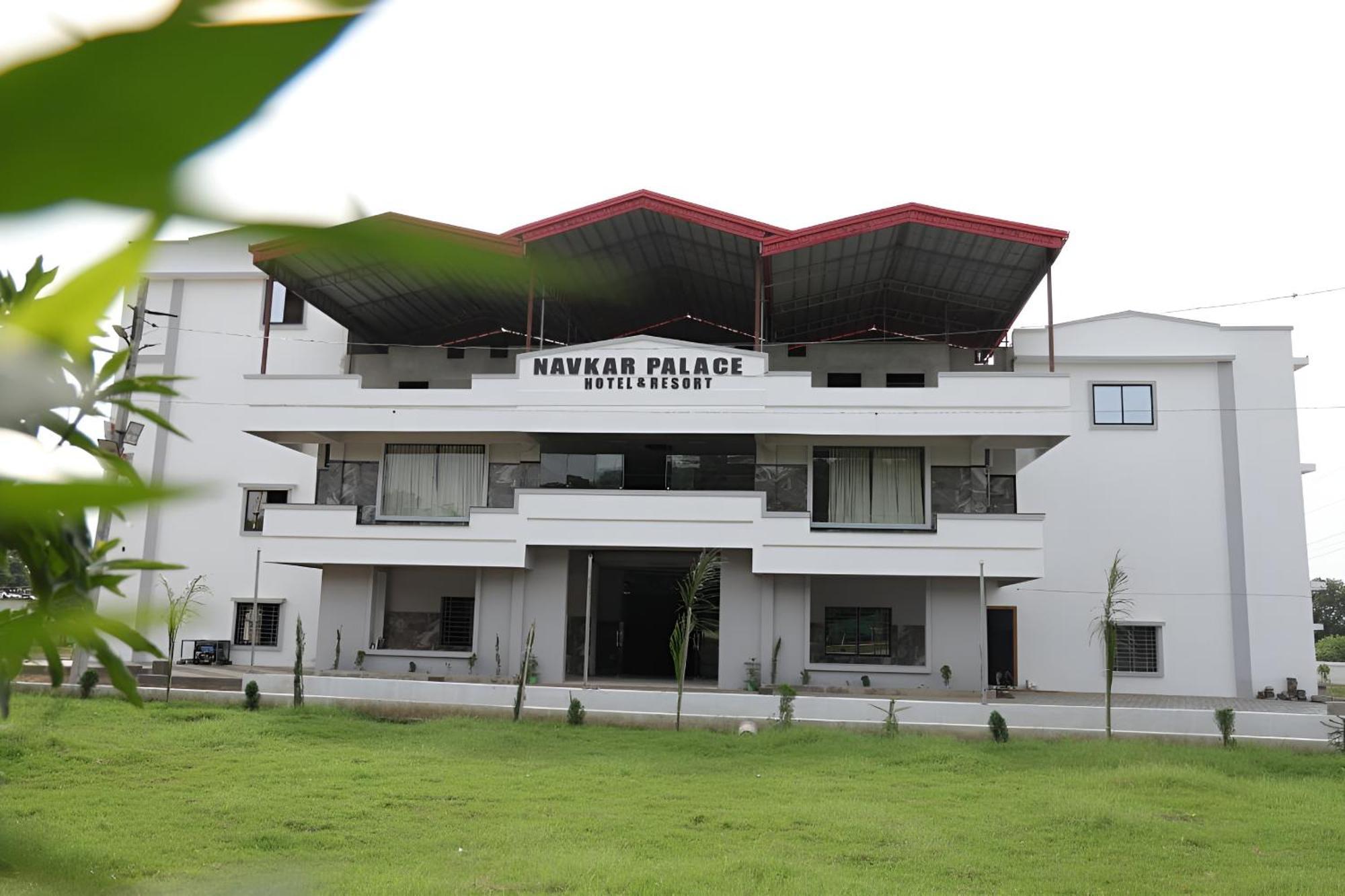 Navkar Palace Hotel & Resort, Sanawad Exterior foto